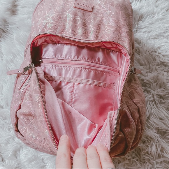 ❌SOLD❌ Pink iridescent geometric print backpack - Picture 8 of 12